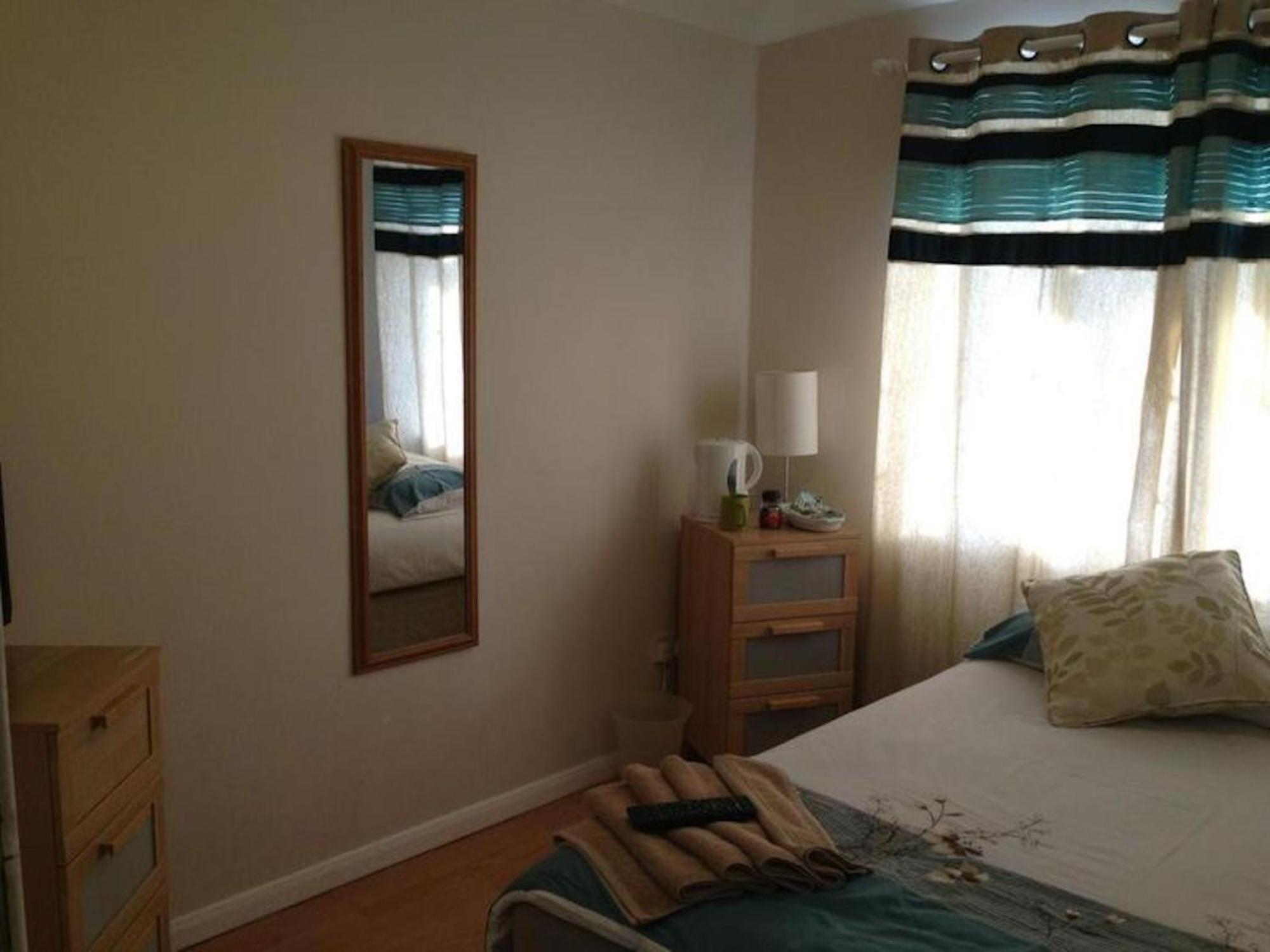 Room In Guest Room - Comfortable Family Room With Tv, Free Fast Wifi, Sleeps 4 With 1 Bunk Bed Хейс Экстерьер фото