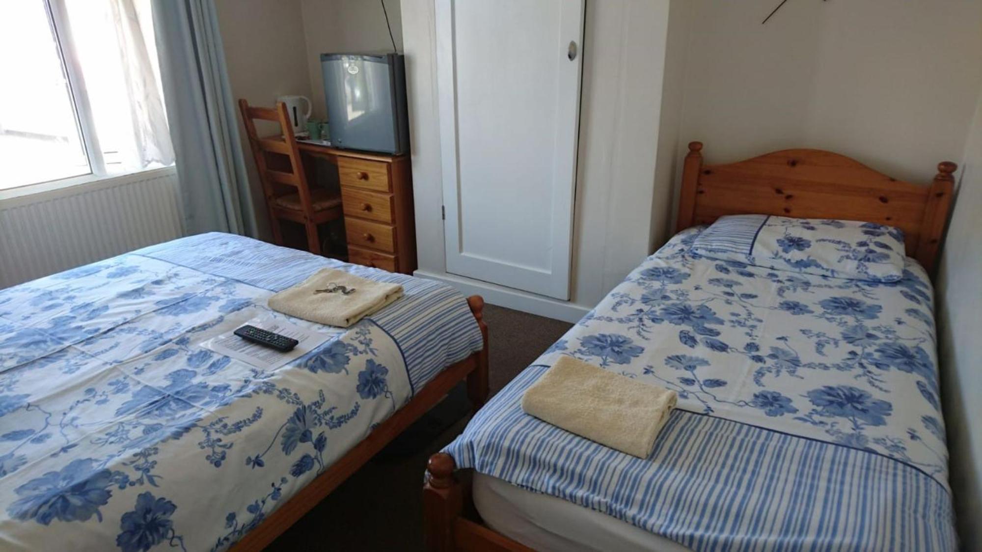 Room In Guest Room - Comfortable Family Room With Tv, Free Fast Wifi, Sleeps 4 With 1 Bunk Bed Хейс Экстерьер фото
